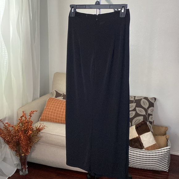 Cinq a sept Solid Black Maxi Skirt Pull On Knotted Front Stretchy Slit  ( A - 9) - Picture 2 of 4